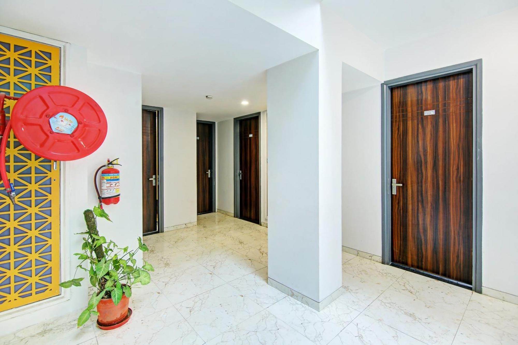 Super Townhouse Geetanjali Inn Gurgaon Eksteriør bilde