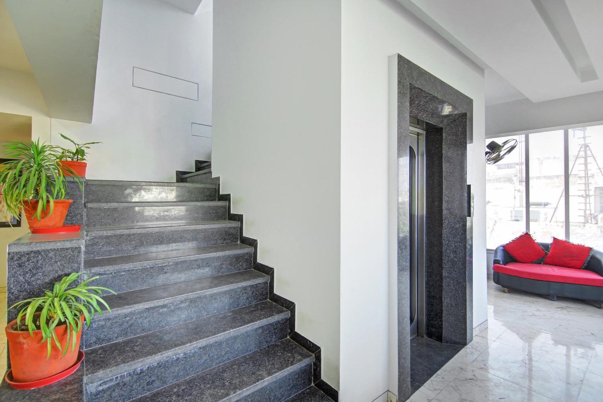 Super Townhouse Geetanjali Inn Gurgaon Eksteriør bilde