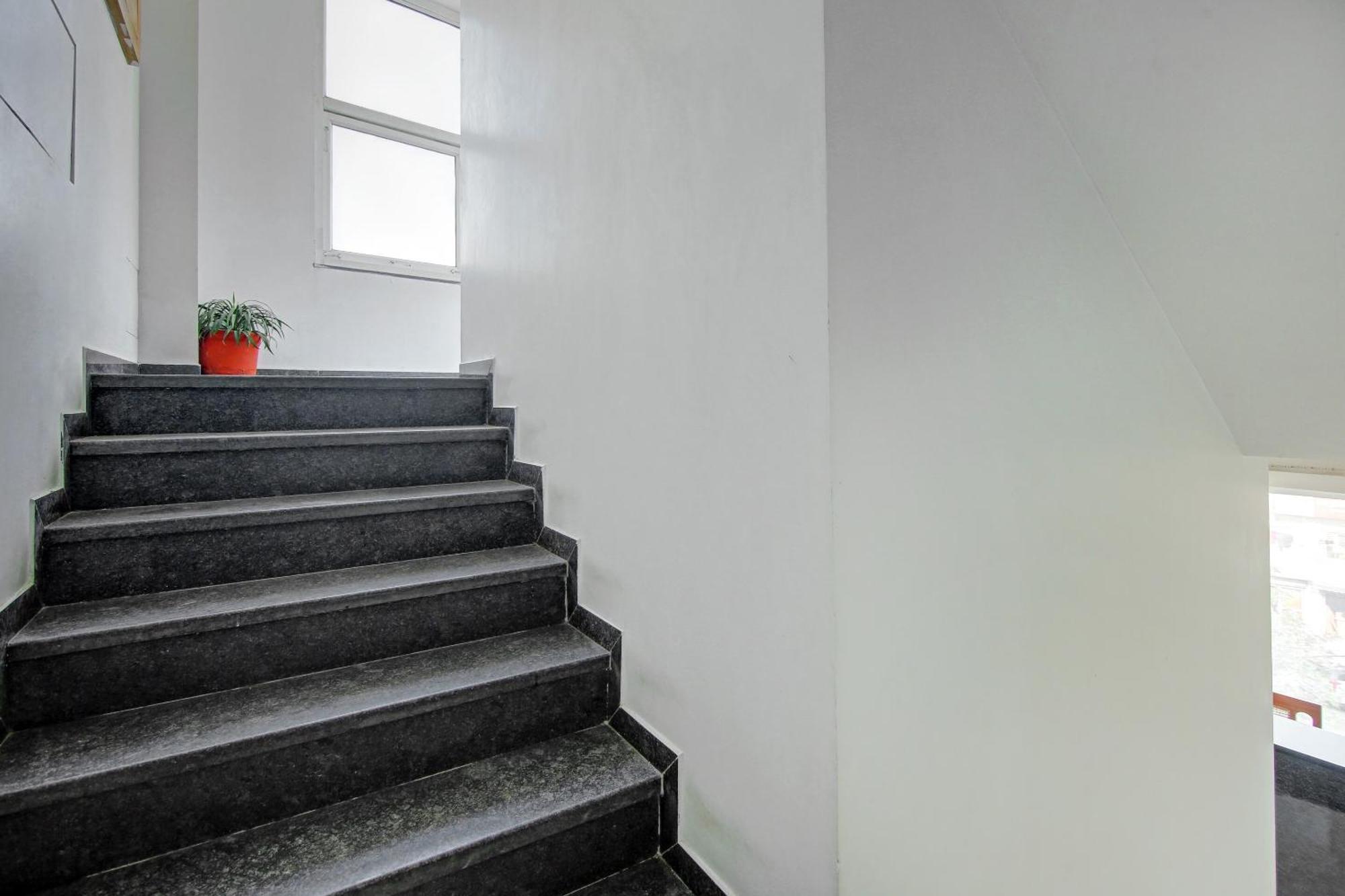 Super Townhouse Geetanjali Inn Gurgaon Eksteriør bilde
